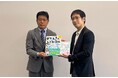 気象学者・荒木健太郎さんが著書『てんきのしくみ図鑑』などを茨城県内の813校に寄贈