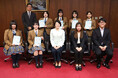 品川女子学院の有志団体CLAIR.(クレア)が品川区長を表敬訪問。制作に協力した『女子中高生が教える 男子にも知ってほしい生理の話』の発刊を報告。