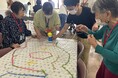 認知症のある方と学生が多世代交流や学食で一緒にランチ。白梅学園大学の「コミュニティ・カフェ」に参加