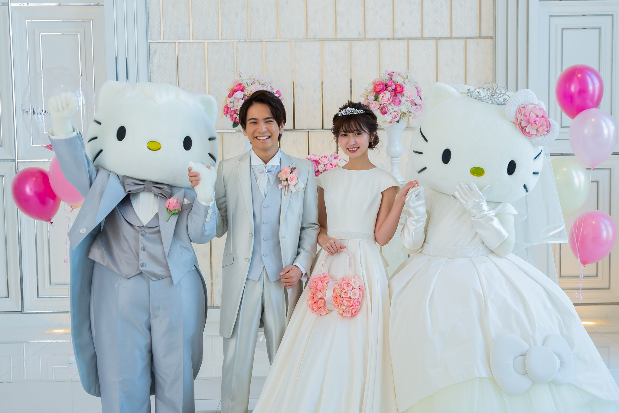 ハローキティ ディアダニエルとおそろい衣装で結婚式が叶う エスクリ プリマカーラ が届けるオリジナルドレス 株式会社エスクリのプレスリリース