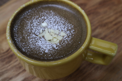 クリスマス限定ドリンク：ほうじ茶ホットチョコレート650円(税込)