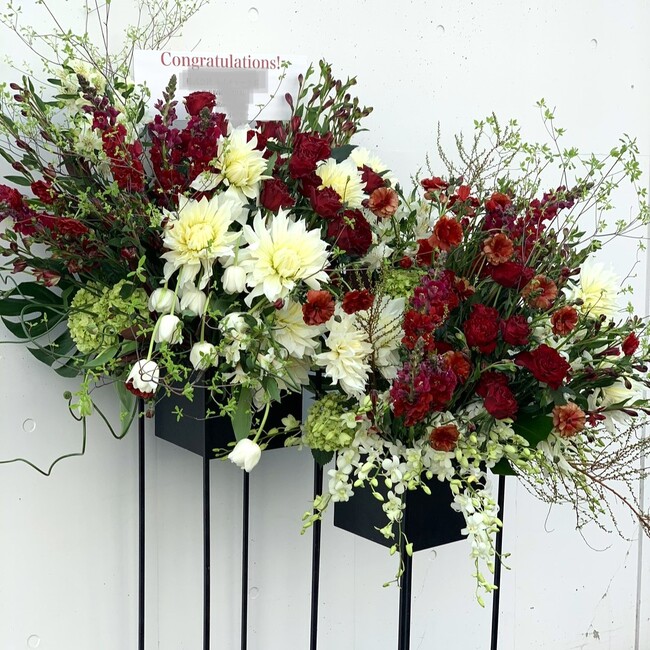 通常のイベントに贈られるスタンド祝い花