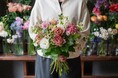 母の日は「ひと手間」が詰まったフラワーギフトを。ex. flower shop & laboratory / LIFFTの母の日限定の花束・アレンジメントを、大切なお母様へ