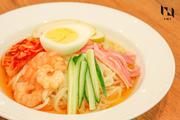 高塚 大夢プロデュース　最近暑くないですか？話によると、冷麺には腸内環境を（以下略）冷麺