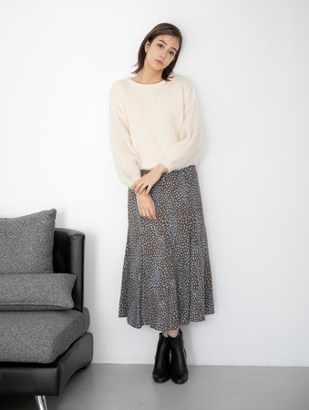 knit ￥14,300（税込） skirt ￥12,100（税込）