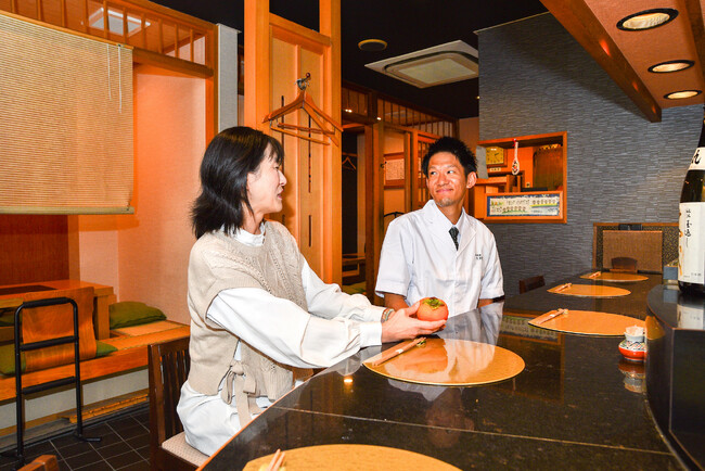 新メニューについて話し合う様子 新メニューについて話し合う様子