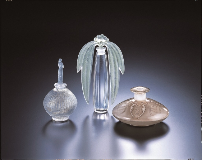 香水瓶　左から「バラ」ドルセー社1914年、「ユーカリ」1919年、「三組のペアダンサー」1912年　北澤美術館蔵　撮影：清水哲郎