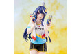 『VTuberなんだが配信切り忘れたら伝説になってた』より、お酒を両手に幸せそうな「シュワちゃん(心音淡雪)」がフィギュアで登場。