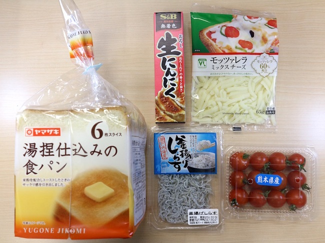 湯捏仕込みの食パン／おろし生にんにく／VLモッツァレラミックスチーズ／釜揚げしらす／ミニトマト※　各・本体価格100円(税込108円)　 ※エリアによって価格が異なる場合がございます。