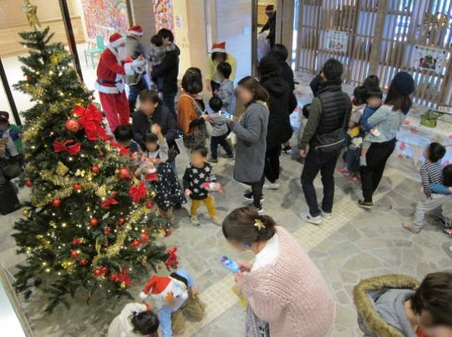 居住者約850名が参加した「クリスマスフェス」（2017.12）
