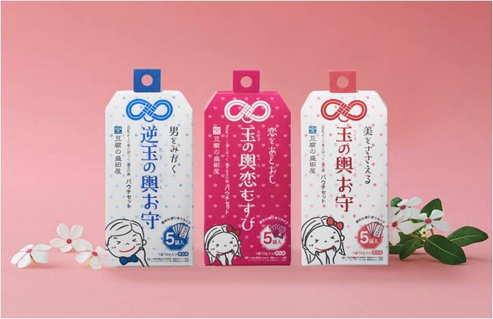 ウォッシュオフタイプパック市場2年連続売上金額No.１※1「玉の輿シリーズ」 「豆乳よーぐるとぱっく 玉の輿」より携帯用誕生！  便利な使い切りタイプを「お守り」としてポーチに入れて旅行のお供に｜株式会社 豆腐の盛田屋のプレスリリース