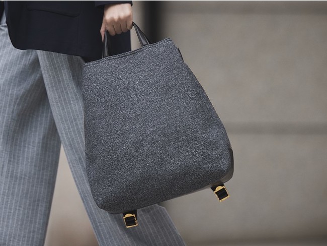 トートバッグとしても使える2WAY仕様 (C)YOSHIYUKI NAGATOMO トートバッグとしても使える2WAY仕様 (C)YOSHIYUKI NAGATOMO