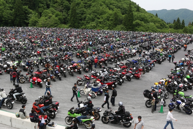 全国から集まった４０００台のバイク