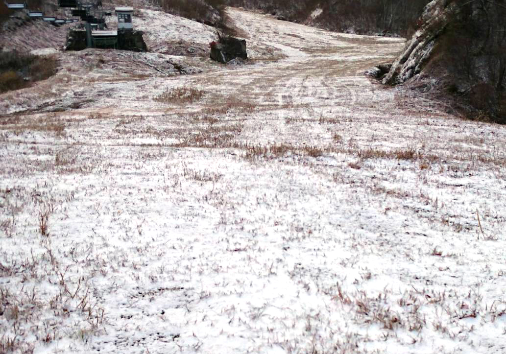 グランスノー奥伊吹 初冠雪 標高１０００m以上のゲレンデが 雪化粧 奥伊吹観光株式会社のプレスリリース