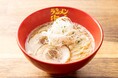 リレー方式ラーメン企画「POPUPラーメン」福岡初出店!第1弾は福岡県内ではすべての店舗で大行列を作る人気店「ラーメン海鳴」。「三井アウトレットパーク ららぽーと福岡」フードコート内で提供開始。