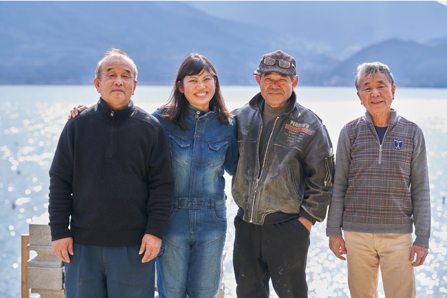 知子さんと地元の方々