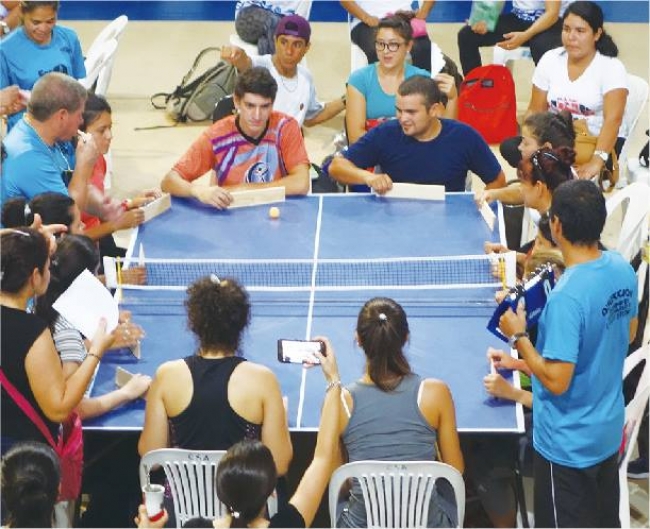 南米での「卓球バレー」指導者養成事業の様子