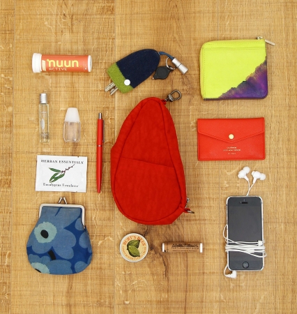 専用のバッグインバッグとして人気の「バッグレット」はストラップつきで旅先でポシェットとしても活躍。3,200円（税抜）