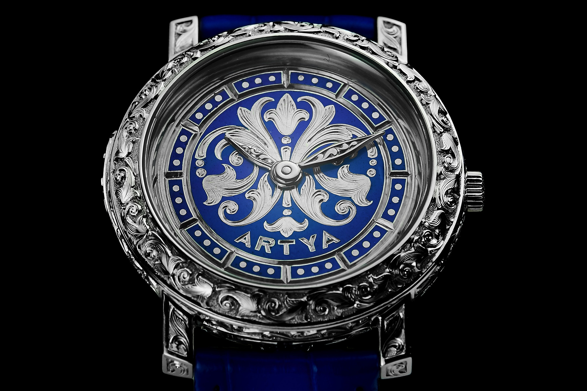 荘厳なプラチナ彫金を施したアーティアの最新ミニッツリピーター 株式会社グローバルブランディングのプレスリリース