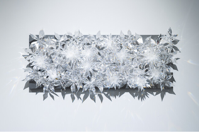 Prism Flower Wall #1 素材：プリズム光学樹脂・ステンレス 