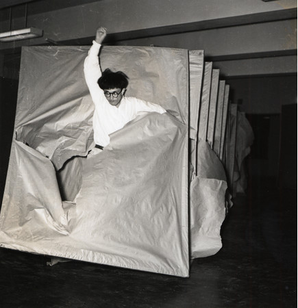 村上三郎　〈通過〉　1956年　第2回具体美術展