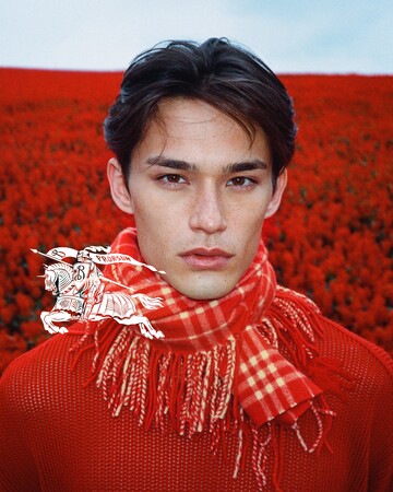 (C) Courtesy of Burberry／Ryan McGinley