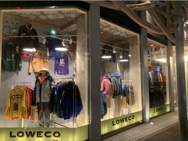 LOWECO by JAM 福岡店 外観ライトアップ（１）