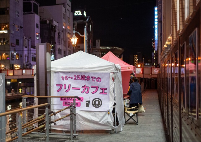 ▲通称「グリ下」でのフリーカフェ