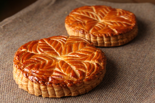 新年を祝うフランスの伝統菓子 「ガレット デ ロワ Galette des rois 