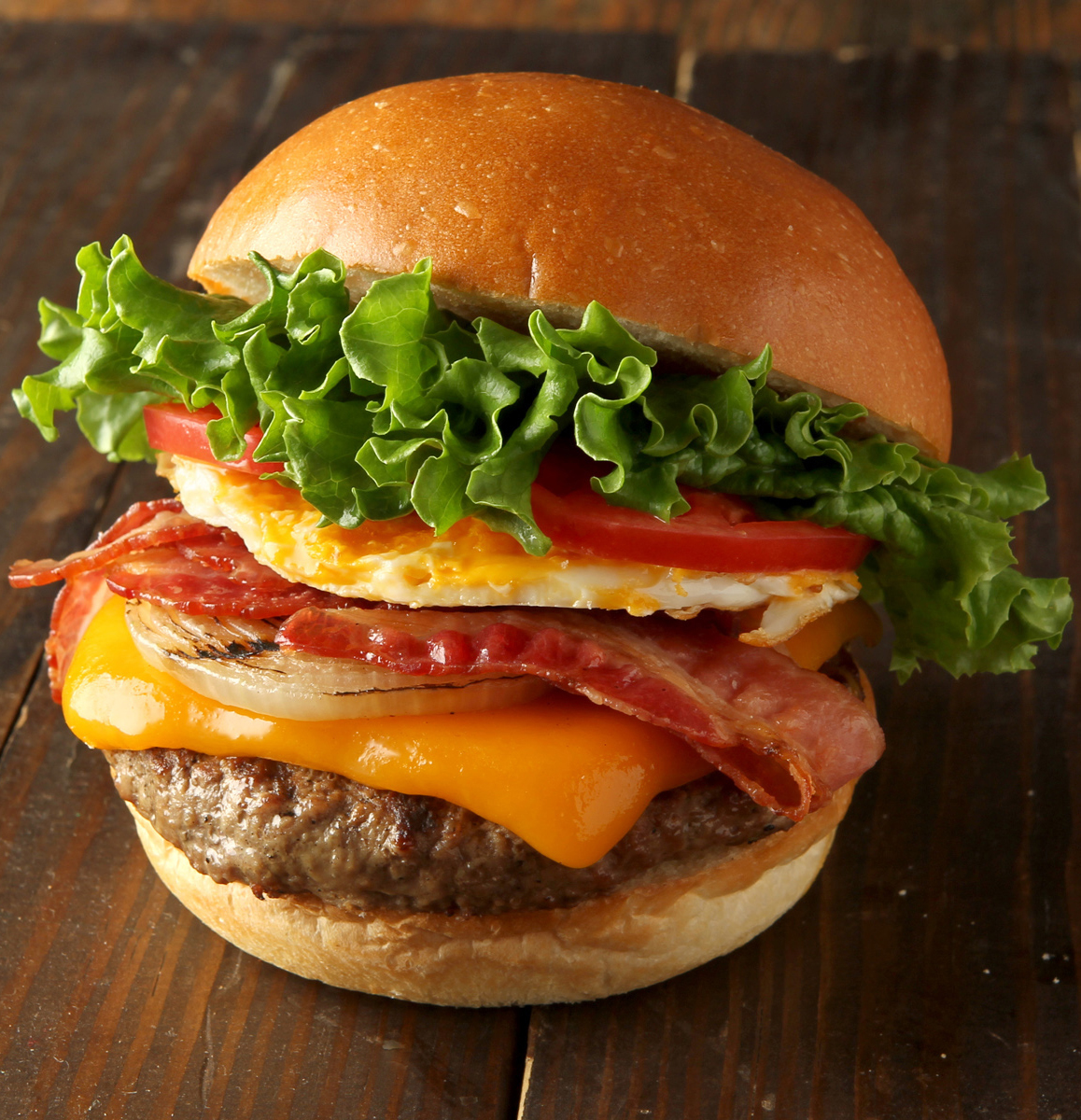 昨年大人気のカリカリでジューシーなボリュームバーガーがカムバック 期間限定 ベーコンエッグシリーズ 3種類再登場 株式会社フォーシーズのプレスリリース