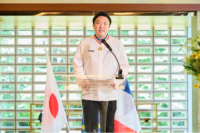 感謝の意と今後の決意を述べる 関谷 健一朗 感謝の意と今後の決意を述べる 関谷 健一朗