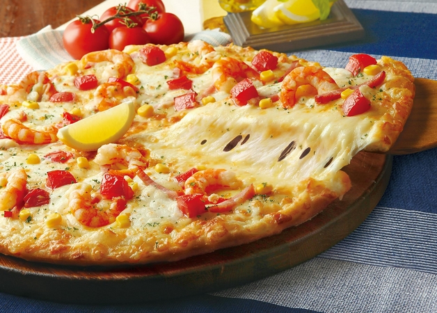 Pizza La夏の新商品 エビーラ バジーラ スパイシーシリーズ 新デザート スイートマンゴーパフェ 発売 株式会社フォーシーズのプレスリリース