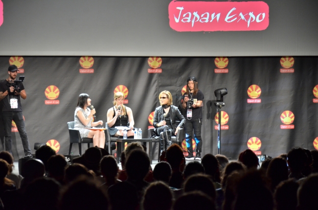 「We Are X」の上映にゲスト登場したYOSHIKI