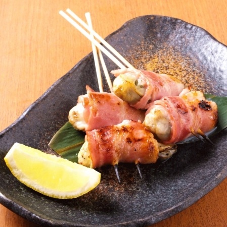 牡蠣のベーコン巻き串(2本 税抜￥680)