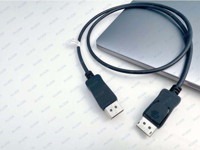 DisplayPort 80Gbps UHBR Cable認証を取得したBizLink社製のEnhanced Full-size DisplayPortケーブル