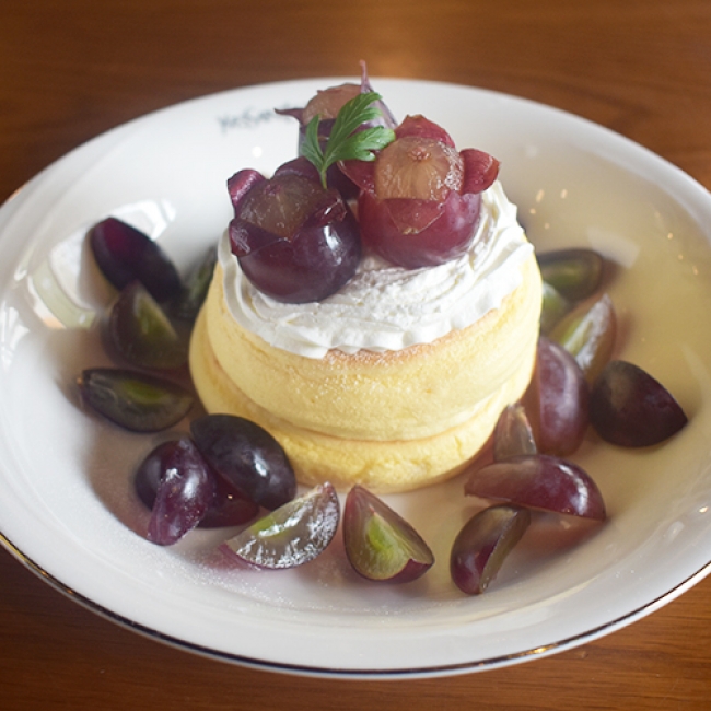 和歌山県かつらぎ町産３種のフルーツを使ったパンケーキ パフェが期間限定で登場 パンケーキカフェcafeblowのプレスリリース