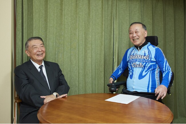 自民党の野党時代を支えた谷垣氏（右）と大島氏（左）（2024年3月、都内）