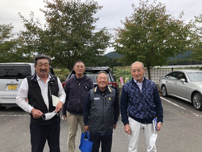 栃木県の大学時代の友達。50年ぶりの再会で、まだ乳牛の診療をやっている人もいました。