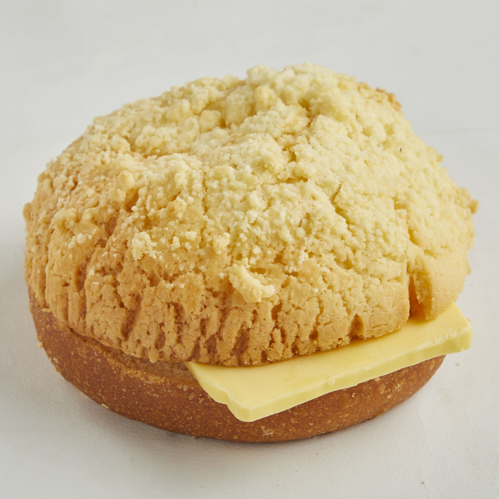 2020年10月22日(木)販売スタート！厚切りバターと焼きたてメロンパンの幸福感“非常識なメロンパン”が 心斎橋に登場！