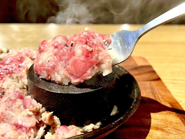 究極の口溶け 肉汁がキラキラ流れる 神戸牛100 生 ハンバーグステーキ が ロバート 難波店 にランチ限定で登場 株式会社 オペレーションファクトリーのプレスリリース