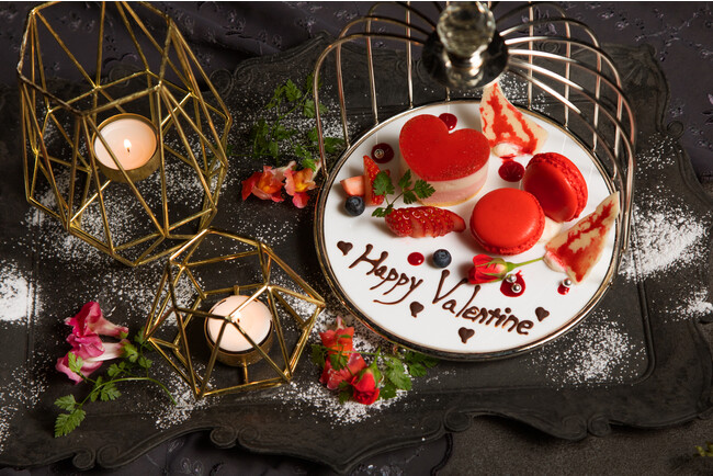 渋谷ブルーバード特製　苺とマカロンのハート型バレンタインケーキ
