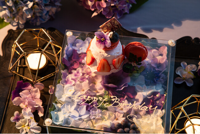 紫陽花Lovers特別BOXフラワーケーキには最大25文字　お好きなメッセージの記載が可能