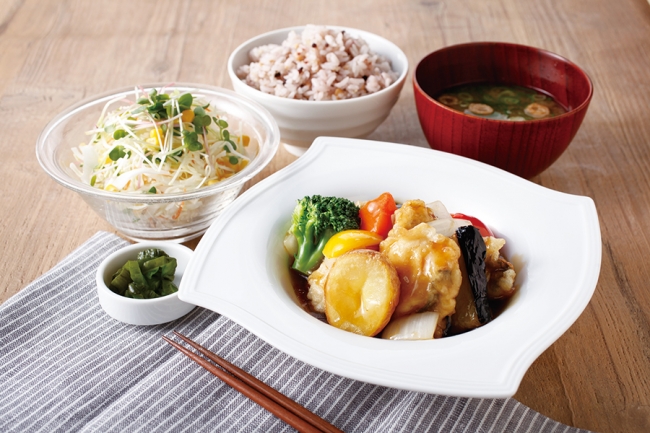 白身魚とたっぷり季節野菜の黒酢あん定食　1,230円