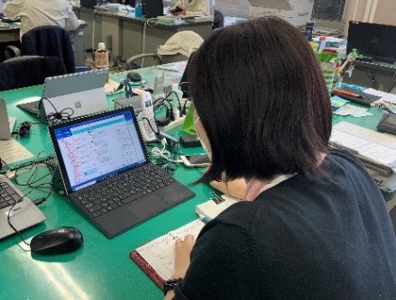 埼玉県深谷市とトラストバンク、自治体チャット「LoGoチャット」で職員１人あたり年間44時間削減の効果試算を発表