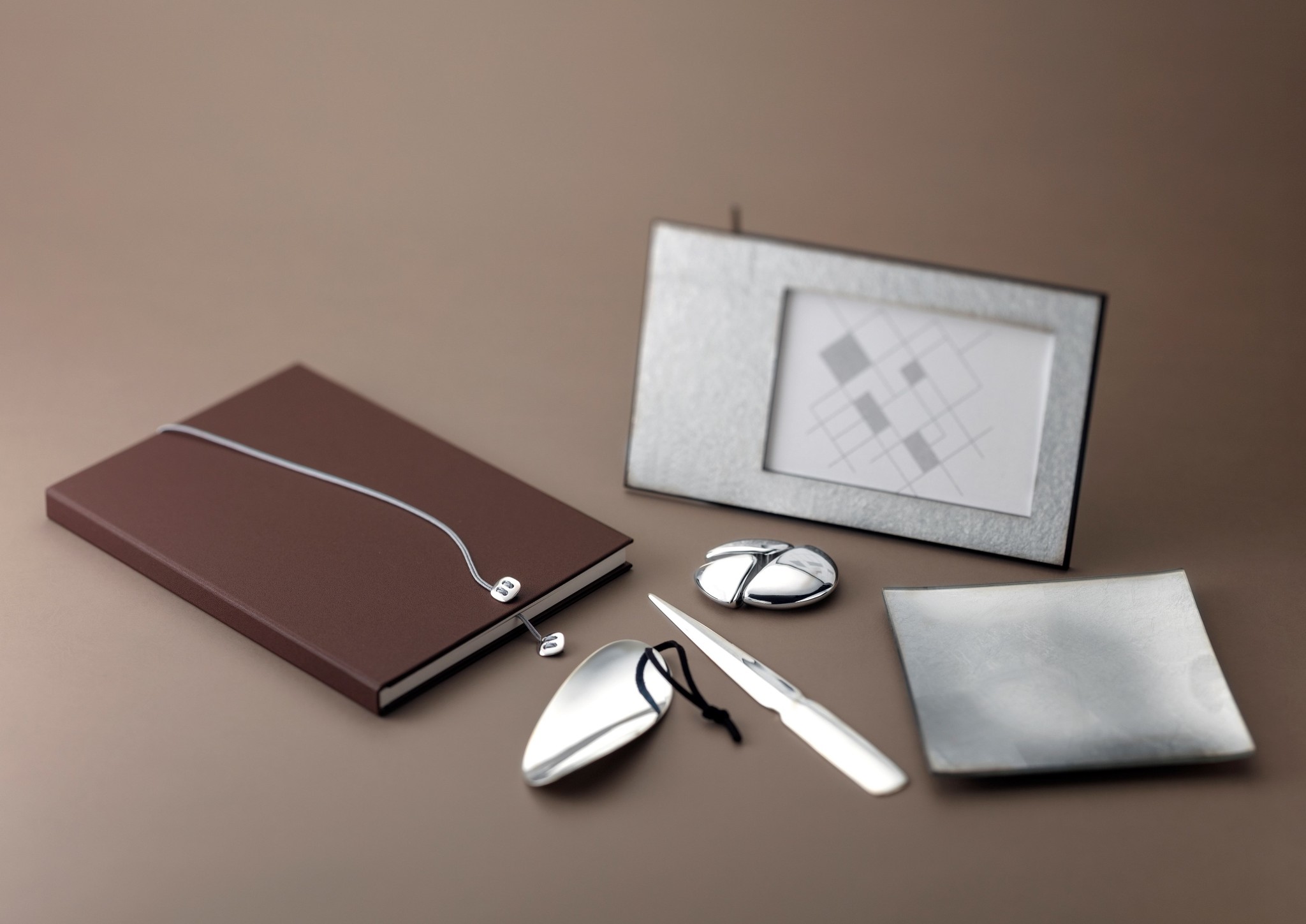 アナと雪の女王 GINZA TANAKA 純プラチナ フォトフレーム 【公式通販】