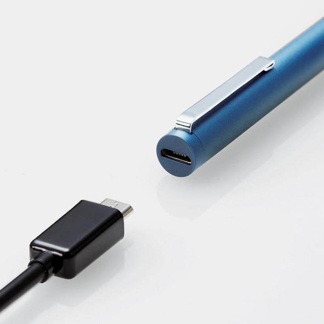 ▲ USB充電対応。 USB Micro-Bコネクター搭載