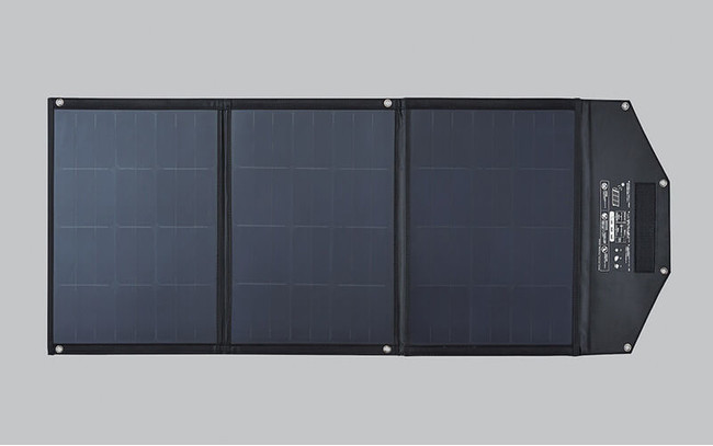 3枚のソーラーパネルは コンパクトに折りたたむことも可能