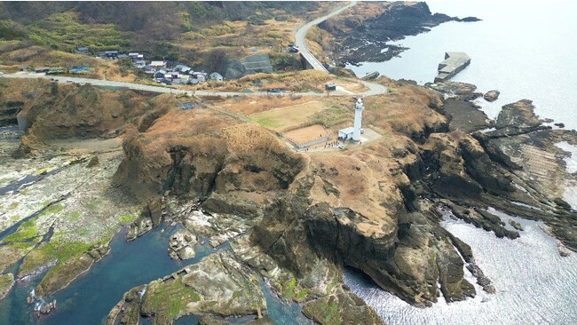 沢崎集落と沢崎鼻灯台 沢崎集落と沢崎鼻灯台