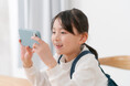 子どものスマホはいつから？　デビュー学年・家庭内ルール・もめごとの実態【子どものスマホ調査＜前編＞】