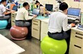 バランスボールで転倒リスク大幅低減!福岡市職員を対象にした実証実験で成果を実証